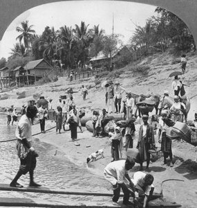 Pasażerowie wsiadający na parowiec Irrawaddy, Mada, Rangun, Birma, 1908