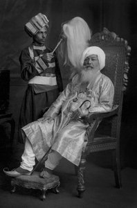 Baba Sir Khem Singh Beda ze sługą