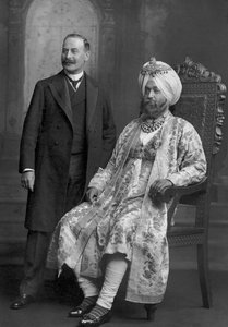 Maharadża Sir Ranbir Singh Bahadur z Jind z brytyjskim urzędnikiem