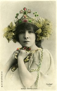 Henriette Rosine Bernard aka Sarah Bernhardt (1844-1923) jako „Odległa księżniczka”, sztuka Edmonda Rostanda. (zdjęcie czarno-białe) autorstwa Studio Reutlinger
