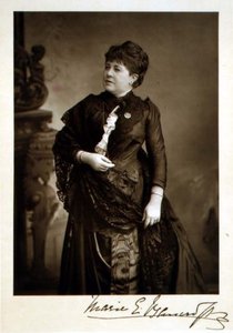 Marie Effie Wilton Bancroft (1839-1921), aktorka i kierownik teatralny, fotografia portretowa (zdjęcie czarno-białe)
