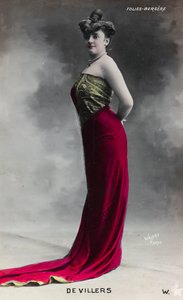 Portret młodej kobiety, pocztówka; nośnik zawiera oznaczenie „Devillers – Folies Bergère”