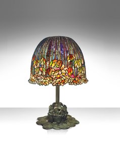 Lampa stołowa „Pond Lily”, ok. 1903 (szkło ołowiowe i patynowany brąz)