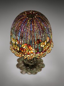 Lampa stołowa „Pond Lily”, ok. 1903 (szkło ołowiowe i patynowany brąz)
