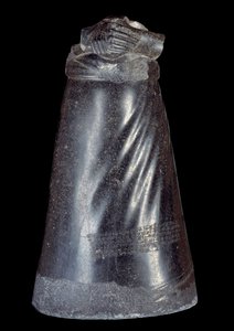 Mezopotamia: dolna połowa diorytowego posągu Manishtusu (Manishtousu) (2270-2254 pne), króla Agade. 2300-2250 pne. Ze strony Suzy (Babilon). Słońce 0,88 m Paryż, Musee du Louvre autorstwa Sumerian Mesopotamian School