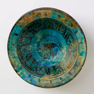 Turkusowe naczynie ceramiczne Rakka z XIV wieku