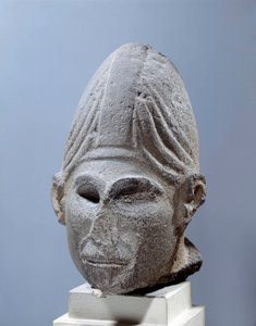Starożytność wschodnia: głowa syryjskiego boga. Około 2500 pne. z Djabboul w Syrii. Paryż, Luwr