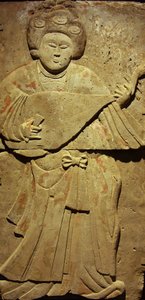Stela z terakoty z muzykiem, dynastia Tang (618-907), odkryta w prowincji Shaanxi, Muzeum Lasu Steles w Xian. Fotografia, Leonard de Selva, Chiny, 2006. autorstwa Tang Dynasty Chinese School
