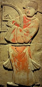 Stela z terakoty z muzykiem, dynastia Tang (618-907), odkryta w prowincji Shaanxi, Muzeum Lasu Steles w Xian. Fotografia, Leonard de Selva, Chiny, 2006. autorstwa Tang Dynasty Chinese School