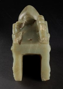 Jadeitowa głowa smoka Junkunc (nefryt) autorstwa Tang Dynasty Chinese School