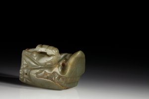 Jadeitowa głowa smoka Junkunc (nefryt) autorstwa Tang Dynasty Chinese School
