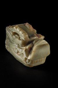 Jadeitowa głowa smoka Junkunc (nefryt) autorstwa Tang Dynasty Chinese School