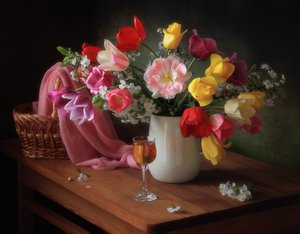 Żywe wiosenne tulipany