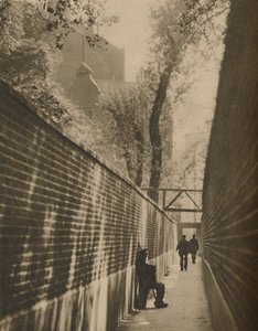 W pasażu Lansdowne, gdzie rozbójnik galopował kiedyś za swoje życie, ok. 1935. autorstwa Taylor