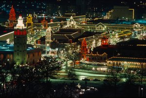 Lampki choinkowe nocą, Kansas City autorstwa Ted Spiegel