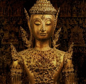 Stojący Budda w Abhaya Mudra, styl Rattanakosin, połowa V wieku (brąz)