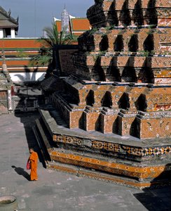 Widok na świątynię leżącego Buddy, ok. 1700 autorstwa Thai School