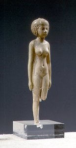 Statuetka nagiej kobiety (kość słoniowa) Trzecia