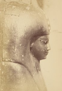 Zbliżenie sarkofagu królowej Aah-Hotep (profil) autorstwa Théodule Devéria