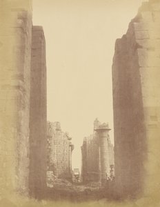 Karnak, Widok przez salę Hypostyle autorstwa Théodule Devéria