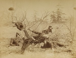 [Czterech studentów leżących na fresku]. autorstwa Thomas Eakins