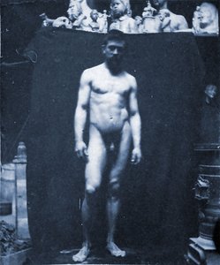 Portret aktu Samuela Murraya w pracowni Eakina, 1890 (cyjanotypia)