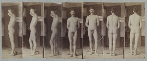 Fotografie stojącego nagiego modela męskiego („Joseph Smith“) autorstwa Thomas Eakins