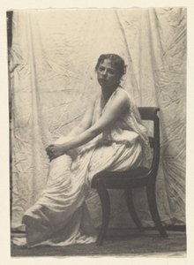 [Weda Cook w stroju z epoki w pracowni Eakinsa przy Chestnut Street] autorstwa Thomas Eakins