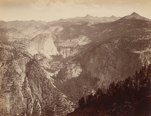 [Dolina Yosemite z góry] / [Yowiye i Piwyack. Vernal i Nevada Fall. Yosemite Valley From Glacier Point] autorstwa Thomas Houseworth and Company
