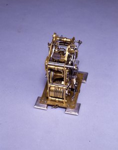 Miniaturowy, efektowny zegar na wsporniku, nr. 222, c.1695 (metal) (patrz również 834228-31) autorstwa Thomas Tompion