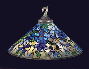 Żyrandol Clematis, ok. 1910 (szkło ołowiowe i brąz) autorstwa Tiffany and Company