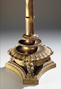 Lampa podłogowa Poppy, ok. 1910 (szkło ołowiowe i złocony brąz)