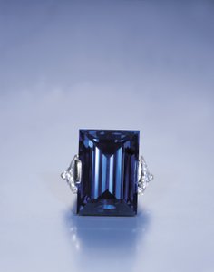 Rockefeller Sapphire (diamenty, szafir i platyna)