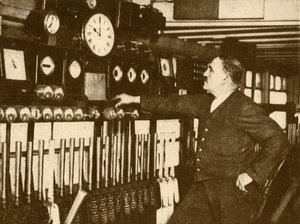 Nagrywanie sygnału czasu dziennego na stacji Liverpool Street, Londyn i North Eastern Railway, 1930.