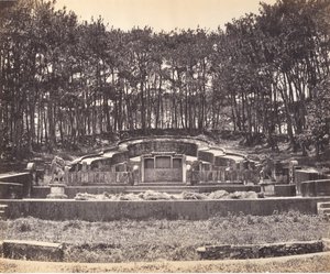 Grób mandaryński w Foochow, ca. 1869. autorstwa Tung Hing.