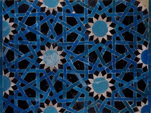 Panel z fajansu ozdobiony motywami geometrycznymi z Konyi, Turcji, cywilizacji seldżuckiej autorstwa Turkish School