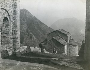 Opactwo San Pietro al Monte, Civate, Lombardia, Włochy, zdjęcie autorstwa Ugo Monneret de Villard, około 1910 r. autorstwa Ugo Monneret de Villard
