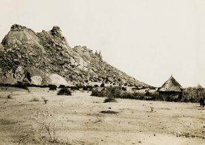 Chaty w pobliżu Gebel Sagadi, Sudan, zdjęcie autorstwa Ugo Monneret de Villard, ok. 1930 r.