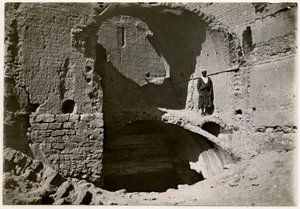 Duży donżon (qasr) klasztoru, Asuan, Egipt, zdjęcie autorstwa Ugo Monneret de Villard autorstwa Ugo Monneret de Villard
