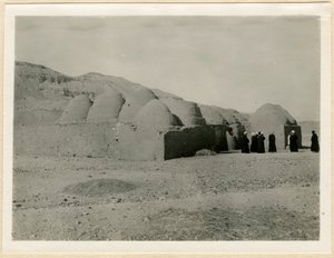 Klasztor świętych Teodora i Acladio, Medinet Habu, Egipt, zdjęcie autorstwa Ugo Monneret de Villard autorstwa Ugo Monneret de Villard
