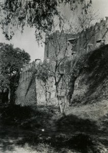 Zewnętrzna ściana kościoła Matki Boskiej z Syjonu, Aksum, Etiopia, zdjęcie Ugo Monneret de Villard autorstwa Ugo Monneret de Villard