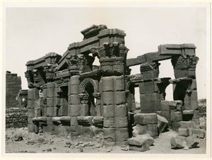 Rzymski kiosk, Naqa, Sudan, zdjęcie Ugo Monneret de Villard autorstwa Ugo Monneret de Villard