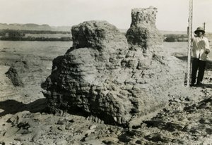 Grobowiec w nekropolii, Qasr Ibrim, Egipt, zdjęcie Ugo Monneret de Villard autorstwa Ugo Monneret de Villard