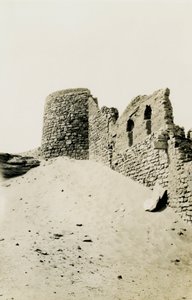 Wieża klasztoru św. Symeona, Asuan, Egipt, zdjęcie autorstwa Ugo Monneret de Villard autorstwa Ugo Monneret de Villard