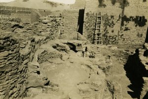 Widok obszaru handlowego w klasztorze św. Symeona, Asuan, Egipt, zdjęcie autorstwa Ugo Monneret de Villard autorstwa Ugo Monneret de Villard