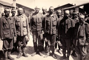 Więźniowie austriaccy w Bagnaria Arsa, Udine, Włochy, 04/1916 (zdjęcie czarno-białe)