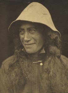 Portret, Tauranga, ok. 1930 (srebrny odbitka żelatynowa) autorstwa Una Garlick