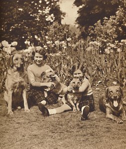 -I przyjaciele, księżniczki Elżbieta i Mary w Royal Lodge, Windsor, c1936 1937 autorstwa Unbekannt