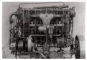 Silnik sterowca 115 KM Daimler Zeppelin LZ 6, c1909-1910 1933 autorstwa Unbekannt