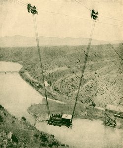 Silnik wykonawcy poruszający się po kanionie, rzeka Rio Grande, Nowy Meksyk, 1930. autorstwa Unbekannt